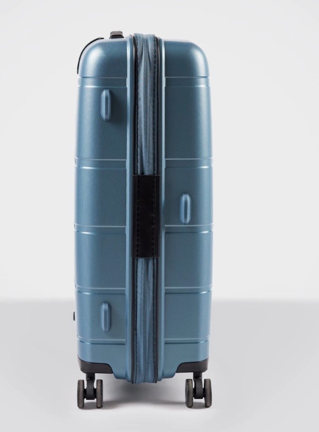 32L-011-424 Чемодан 4-х колесный (синий/47*67*25/полипропилен/M/3,6 кг/71 литр/Eberhart)