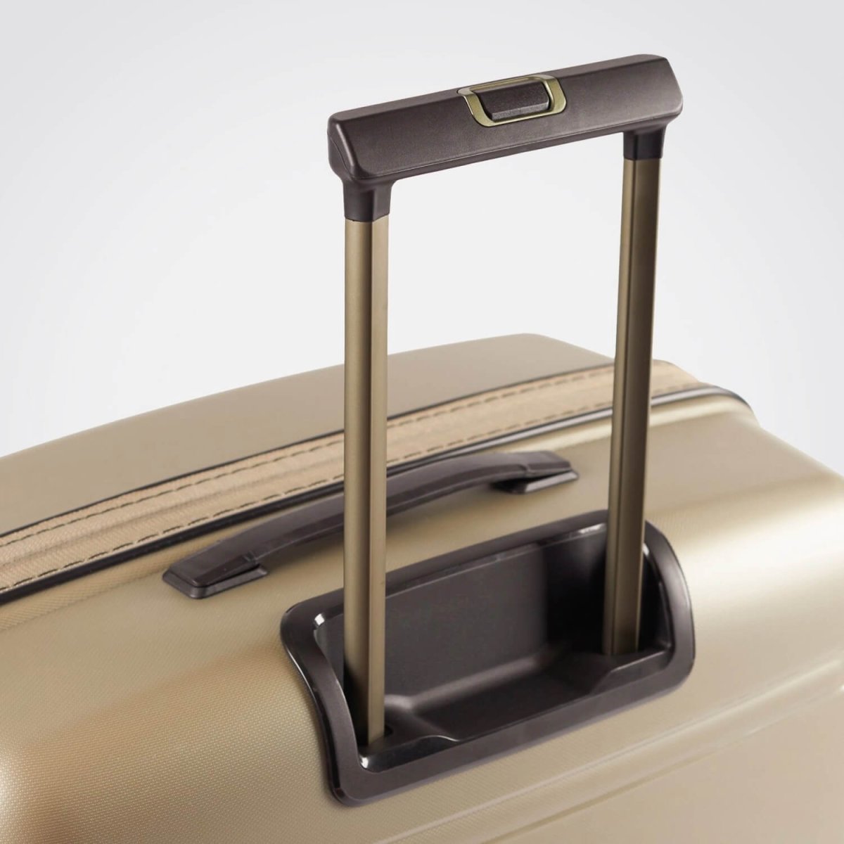 32L-004-424 Чемодан 4-х колесный (шампань/47*67*25/полипропилен/M/3,6 кг/71 литр/Eberhart)