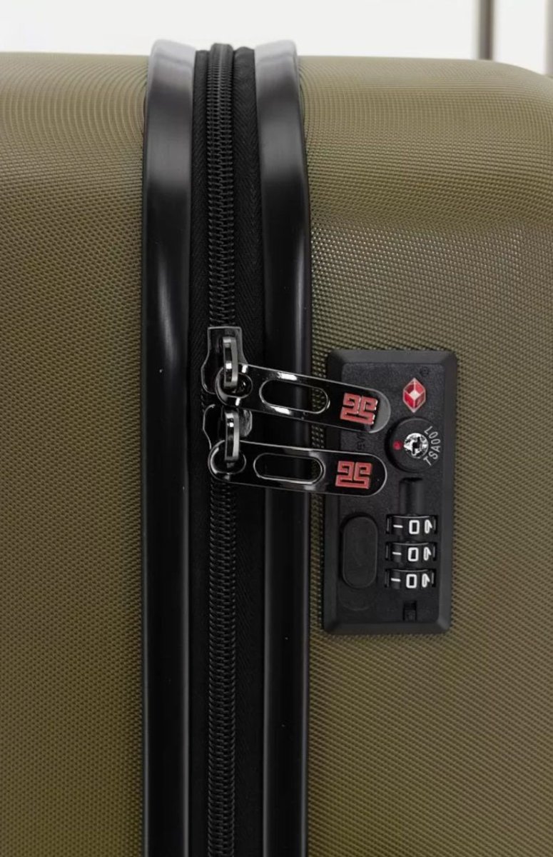 07E-019-424 Чемодан 4-х колесный (Олива/43*66*27/32/поликарбонат/M/3,7 кг/63 литра)