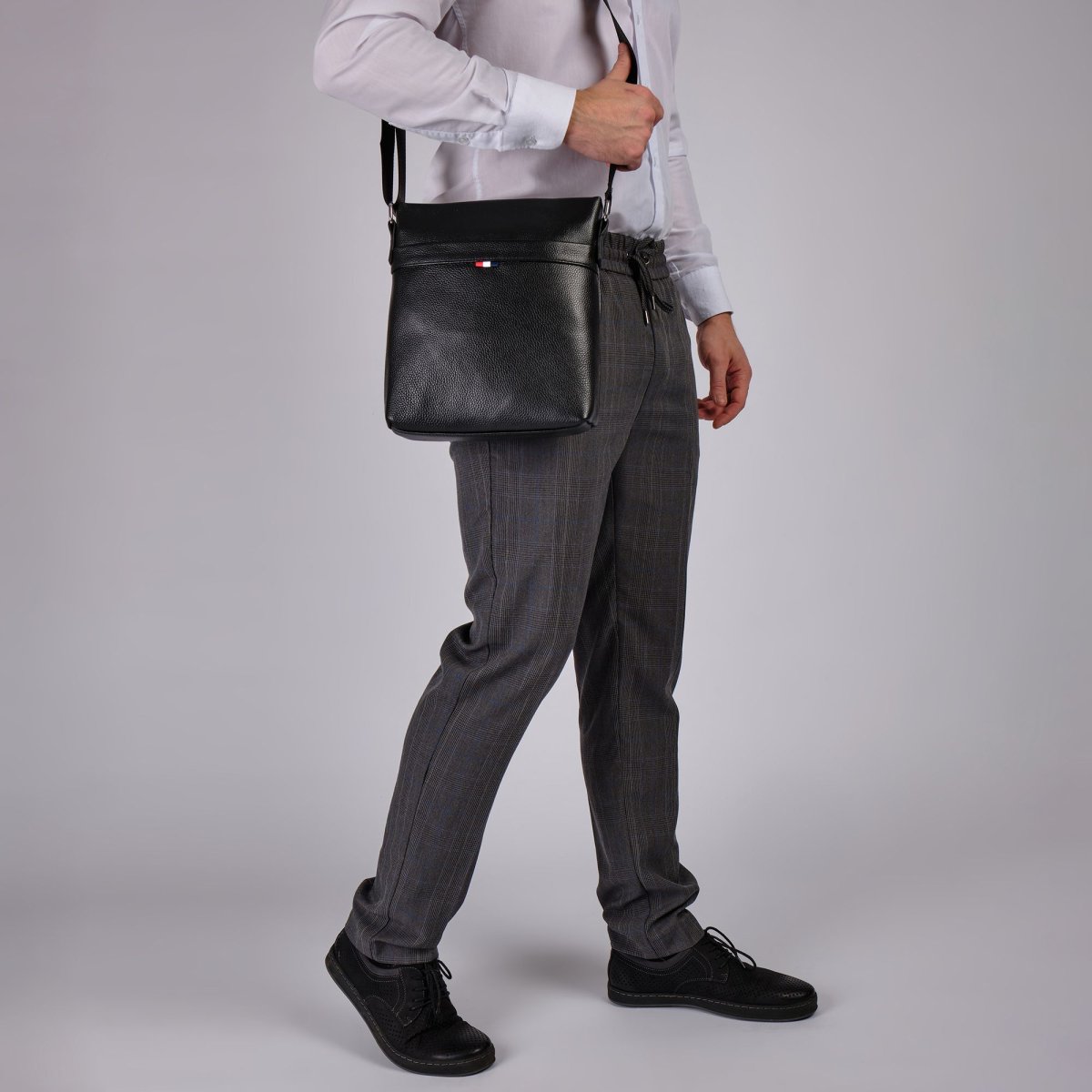 1022 Сумка мужская натуральная кожа Polar (черный/24*27*6/натуральная кожа/0,48 кг/4 литра/Polar)