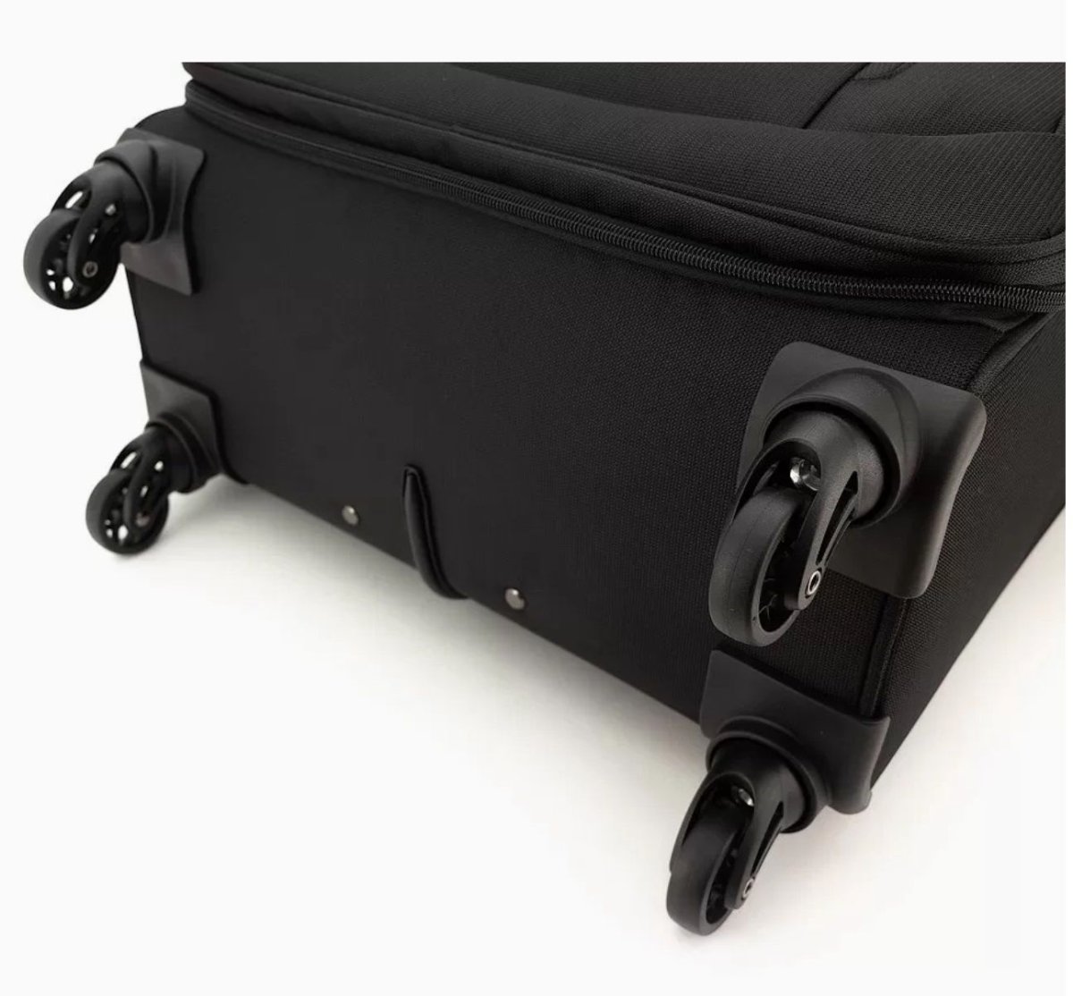 28A-001-424 Чемодан 4-х колесный (Черный/43*67*26,5/31/полиэстер/M/3,0 кг/76 литров/Eberhart)