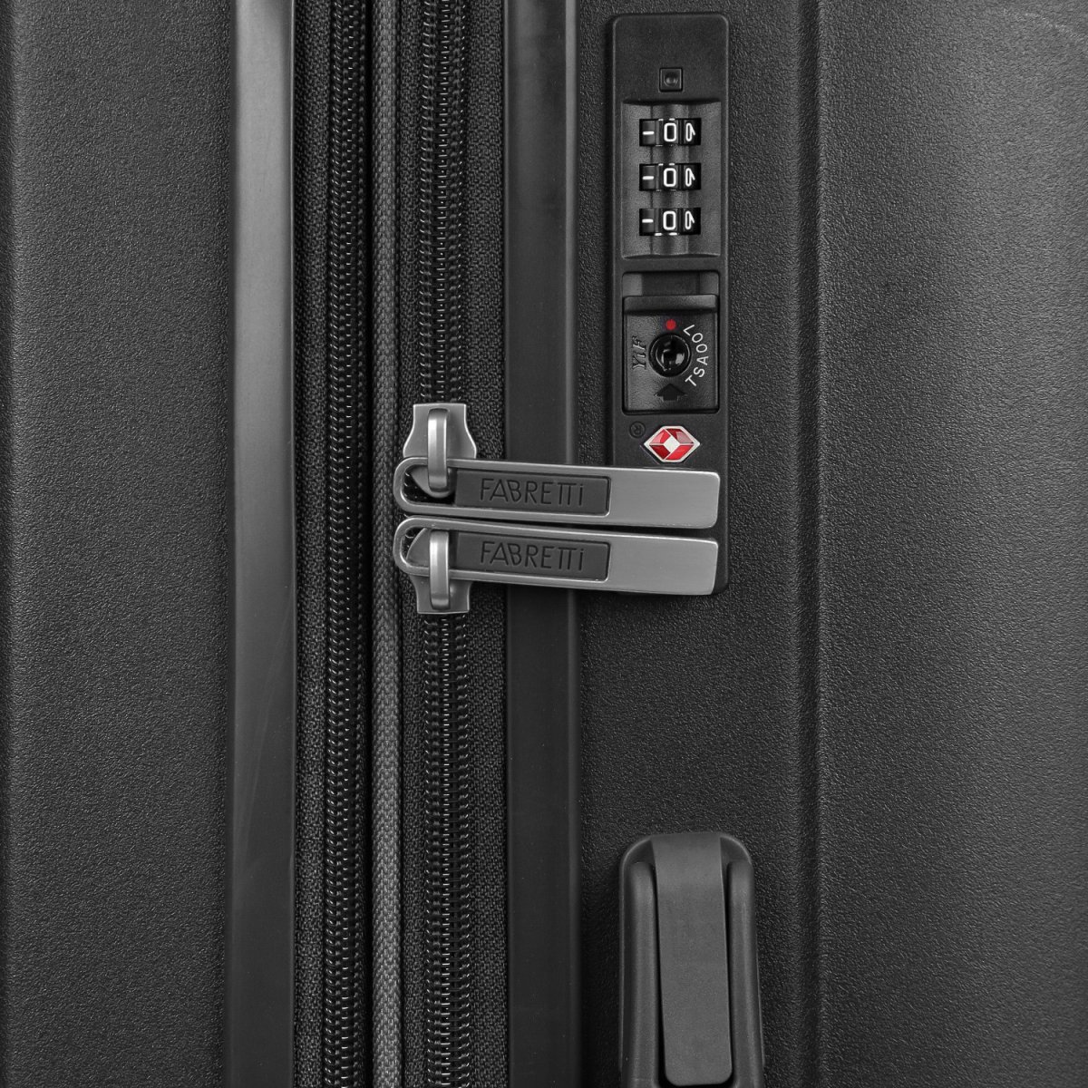 EN1010-24-2 FABRETTI Чемодан 4-х колесный 100% полипропилен (черный/46*67*29/полипропилен/M/FABRETTI)