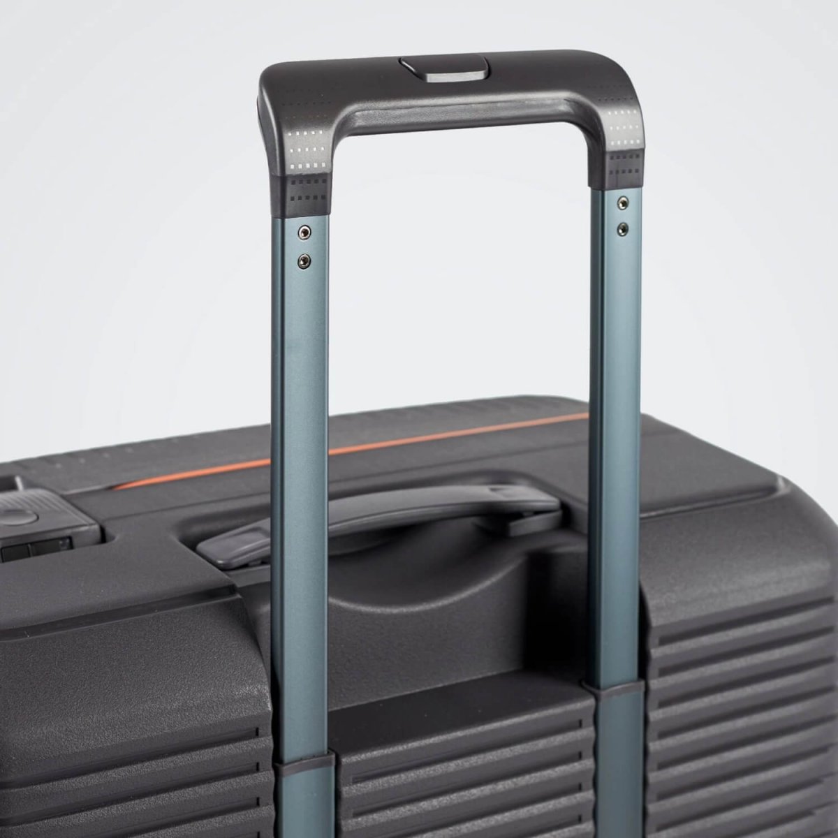 33C-018-424 Чемодан 4-х колесный (серый/46*67*27/полипропилен/M/3,6 кг/70 литров/Eberhart)